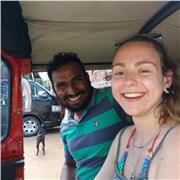 Studentessa madrelingua offre lezioni di inglese,francese, italiano, storia